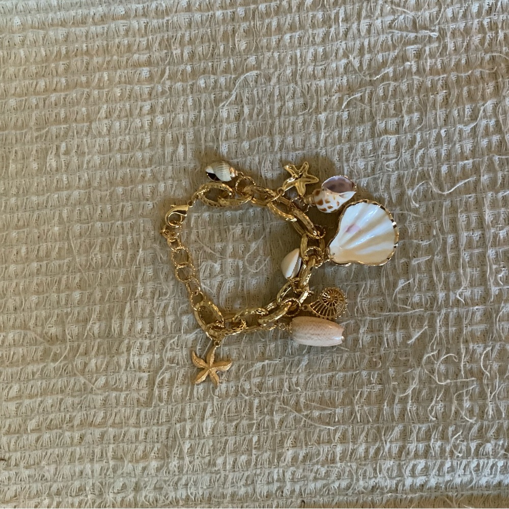 New Revolve x Ettika Mermaid Tears 18K Gold Plated Shell Beach Charm Bracelet - Picture 5 of 5